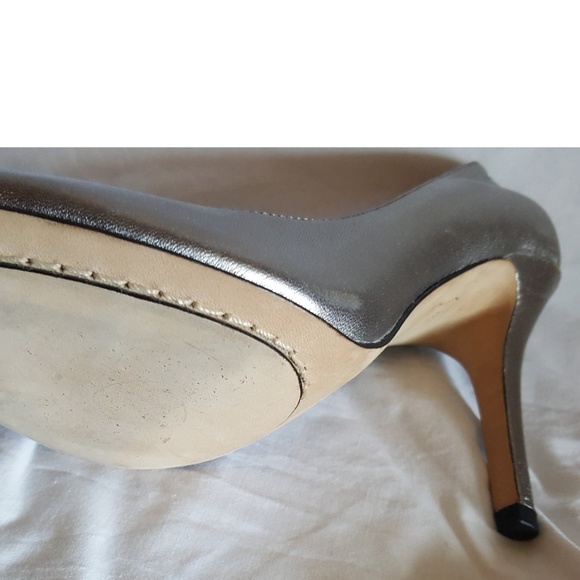NEW MK silver leather peep toe pumps - Picture 5 of 9